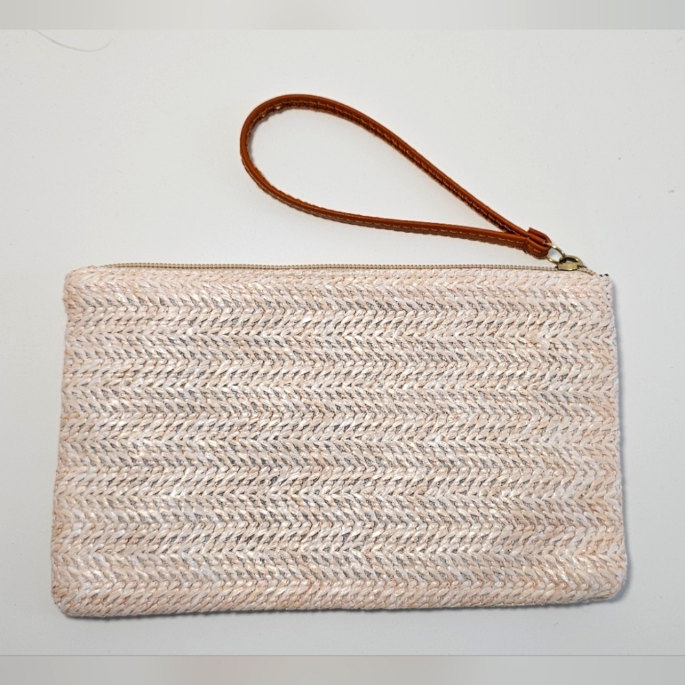 NWoT Yellow Straw Clutch Purse Bag with a Top Zipper Opening and Wristlet Strap